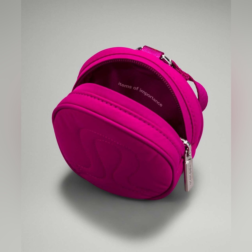 NEW Lululemon Logo Pouch Ripened Raspberry - Picture 7 of 8
